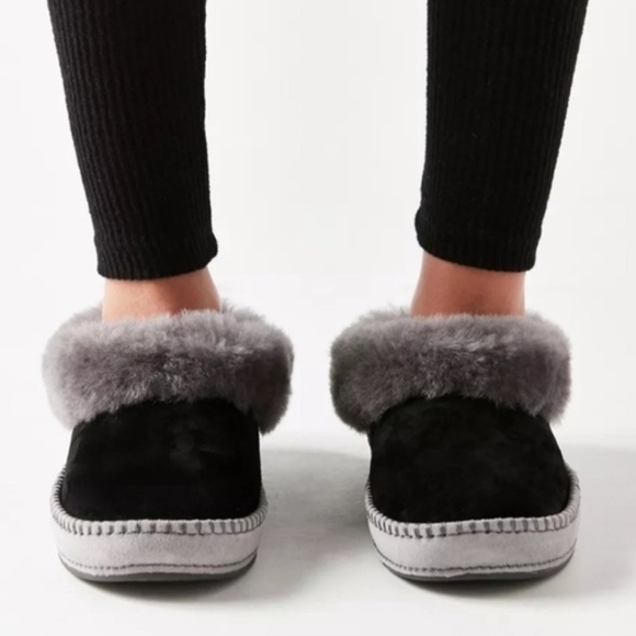 UGG Shoes - Ugg Wrin Cozy Black & Gray Women's Slippers Sz. 8